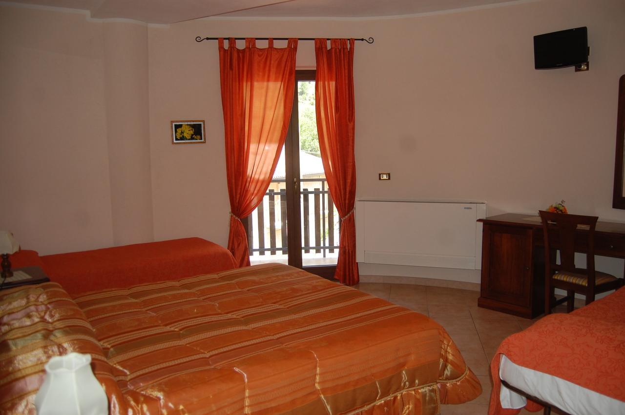 B&B La Tana Dell'Orso Villalago Dış mekan fotoğraf